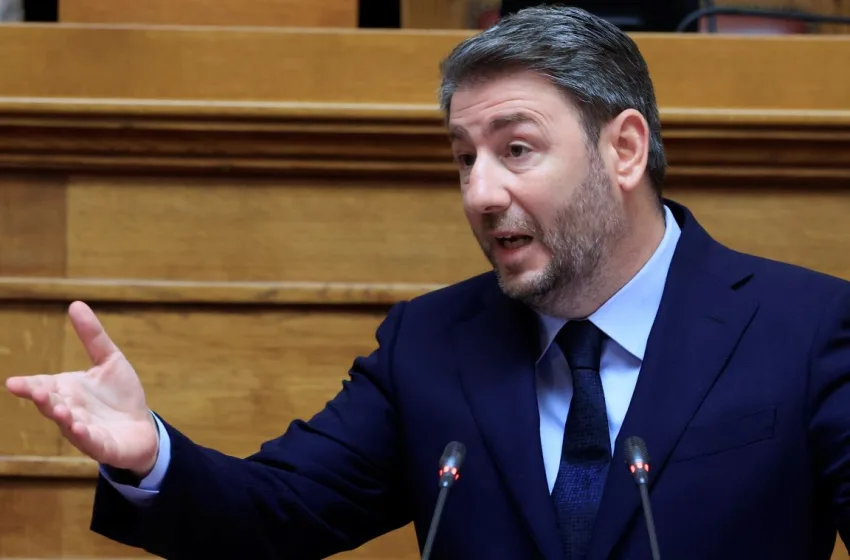  Επίθεση Ανδρουλάκη στον διοικητή της ΕΥΠ: Με εξωθείτε να στραφώ νομικά εναντίον σας