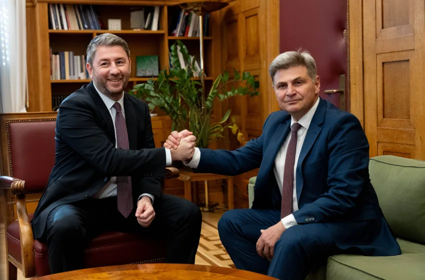  Φαραντούρης: Αποχώρησα από την ευρωομάδα της Αριστεράς- Μόνο το ΠΑΣΟΚ μπορεί την πολιτική αλλαγή