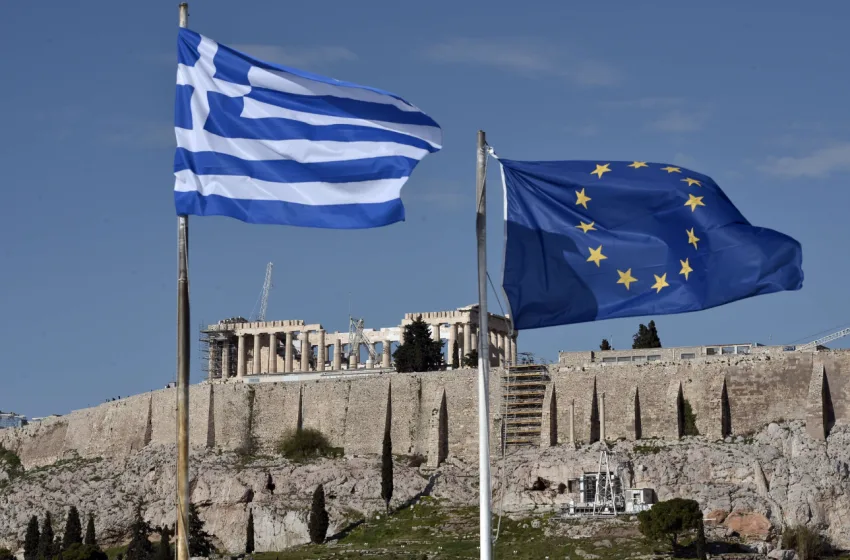  Ελληνική οικονομία: Ιστορική μείωση του χρέους- Βάζει πλώρη για νέες αναβαθμίσεις