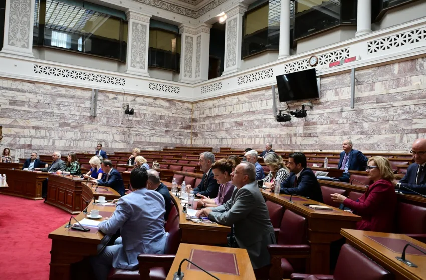 Συνεδριάζει η Επιτροπή Θεσμών και Διαφάνειας της Βουλής στη σκιά της αντιπαράθεσης για Τζαβέλλα