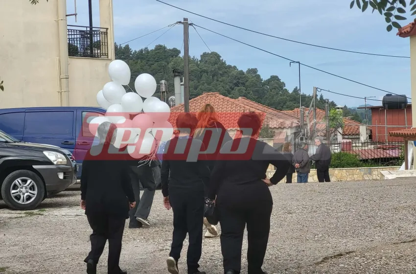  Ανείπωτος θρήνος στην κηδεία του 13χρονου Κωνσταντίνου που σκοτώθηκε με πατίνι (εικόνες)