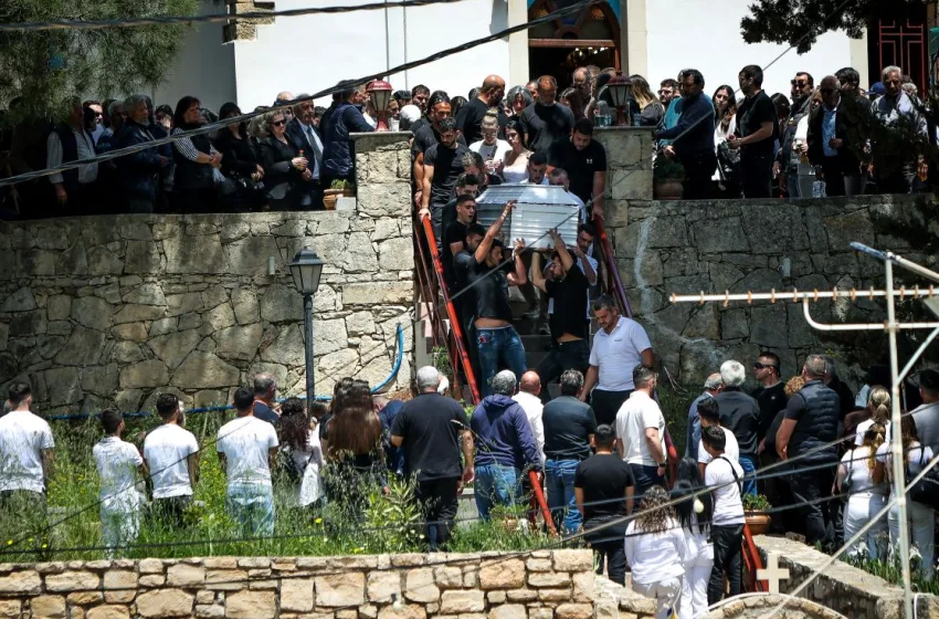 Ηράκλειο: Επίθεση της αδελφής του 21χρονου στους αστυνομικούς (vid)