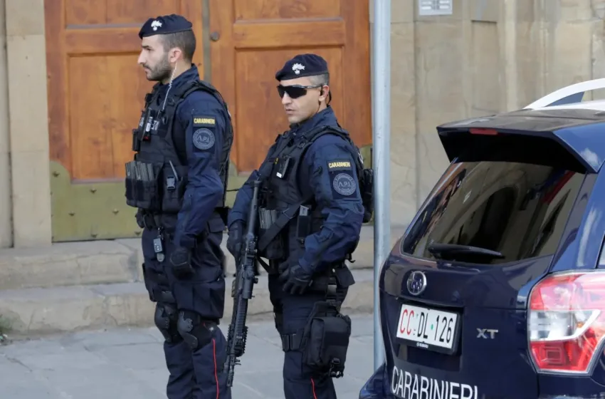  Νάπολη: Διεφθαρμένοι αστυνομικοί διέρρευσαν προσωπικά δεδομένα ποδοσφαιριστών, ηθοποιών, τραγουδιστών