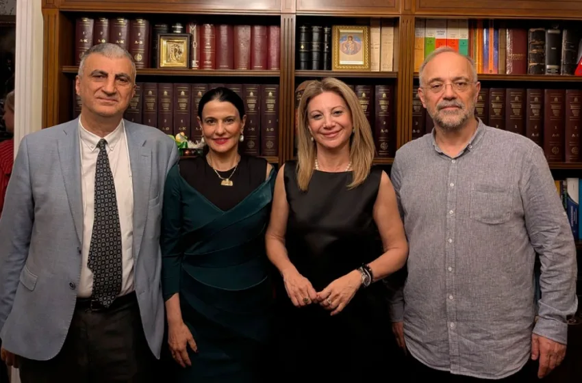  Επιτελείο Καρυστιανού: Όσοι φωτογραφίζονται μαζί μας δεν είναι αυτομάτως υποψήφιοι-Δεν κάνουμε face control