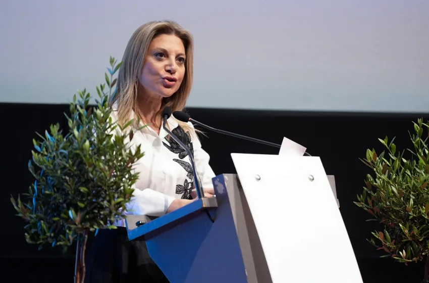  Καρυστιανού: “Αδειάζει” τη Νεγρεπόντη για τη δραχμή
