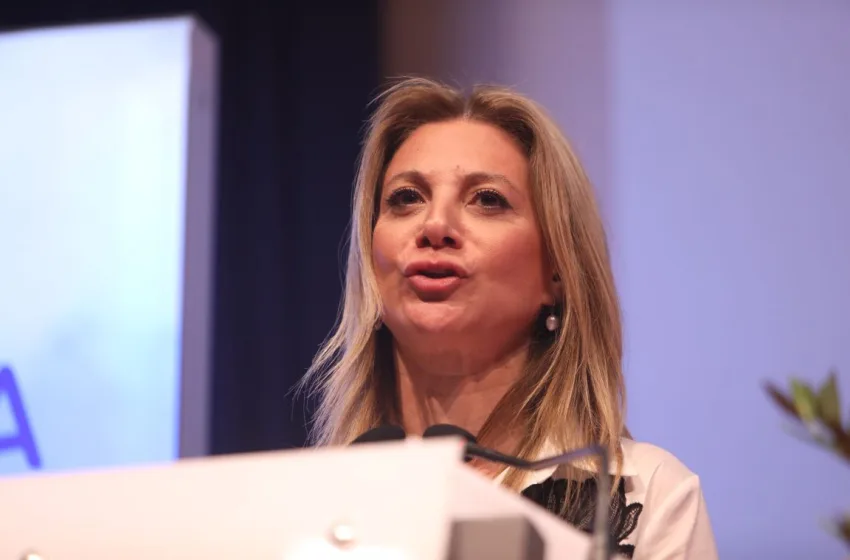  Καρυστιανού:Η Ευρωπαϊκή Επιτροπή ανέχεται τις παραβιάσεις της αρχής του κράτους δικαίου