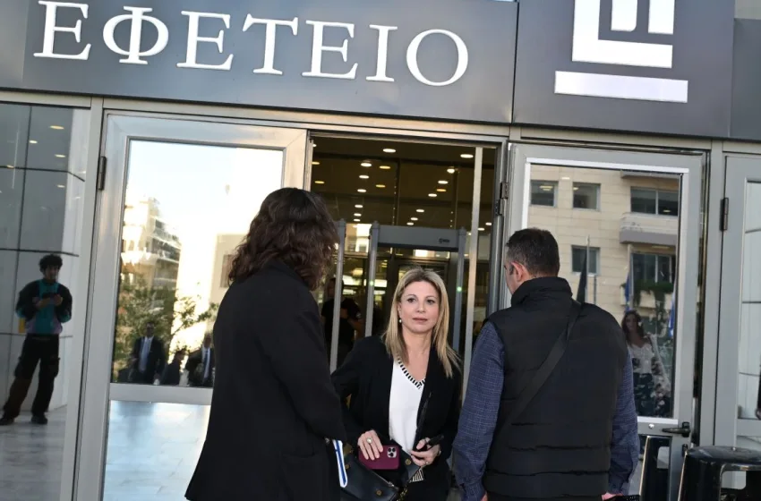  Καρυστιανού: Δεν είναι δυνατόν μετά τον θάνατο 57 ανθρώπων να κατηγορείται ο Καραμανλής για παράβαση καθήκοντος