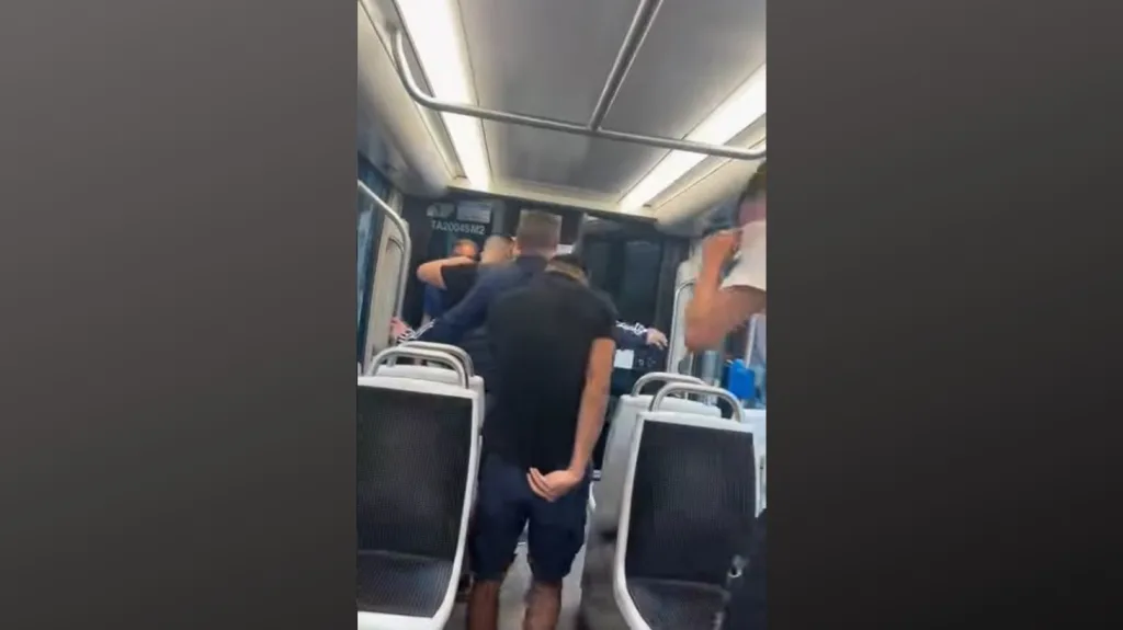 kina tram epithesi