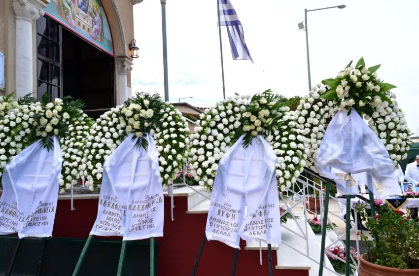  Θρήνος στο τελευταίο αντίο στην Γωγώ Μαστροκώστα-Φίλοι και συγγενείς την αποχαιρετούν