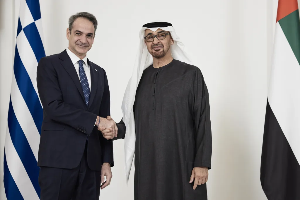 mitsotakis hnwmena aravika emirata
