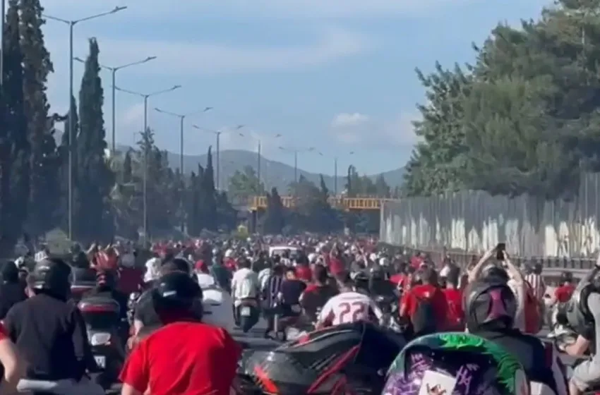  “Κοκκίνησε” ο Κηφισός από την μηχανοκίνητη πορεία των φιλάθλων του Ολυμπιακού