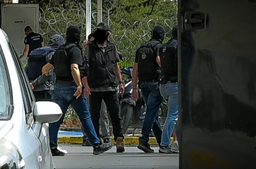  Βρήκαν τη δικογραφία για τη δολοφονία Καραϊβάζ στη θωρακισμένη MBW του Μοσχούρη