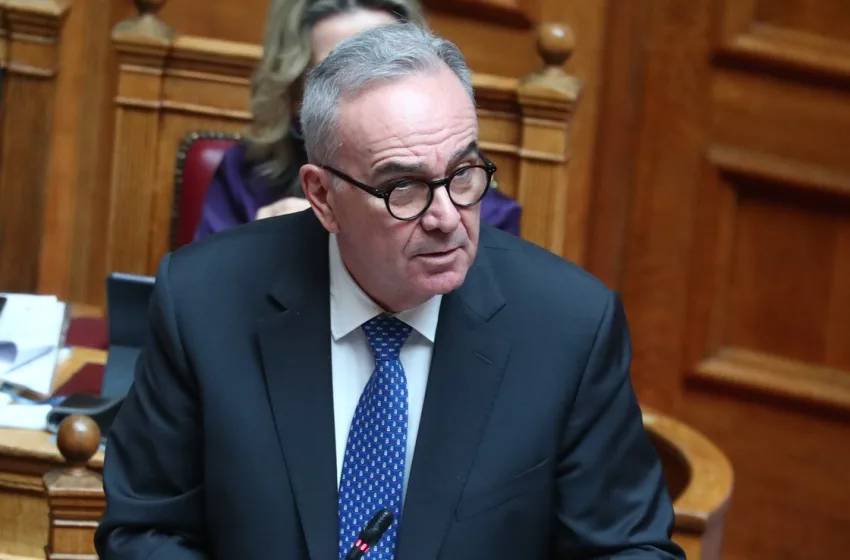  Ο Παπαθανάσης έβγαλε είδηση για τα προσφυγικά