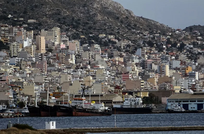  Οσμή στα νότια προάστια: Το πλοίο στην Αίγινα και οι εργασίες στο Πέραμα-Η εκτίμηση Σαρηγιάννη