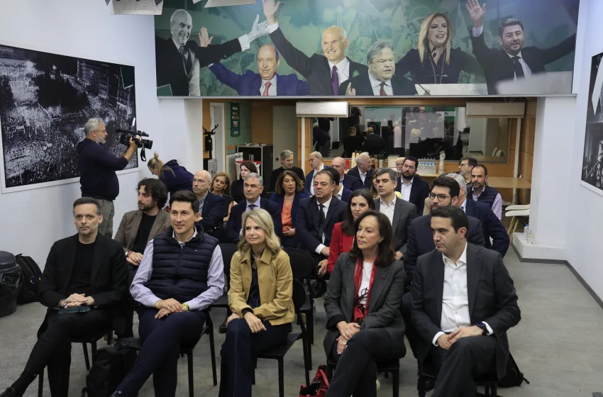  Παρασκήνιο στο ΠΣ του ΠΑΣΟΚ: Διεύρυνση με όρους από Χριστοδουλάκη, “πάγο” στη Τζάκρη από Γερουλάνο