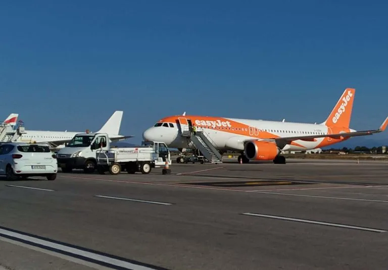  Αναγκαστική προσγείωση στο αεροδρόμιο Χανίων – Επιβάτης έκανε φασαρία σε πτήση από Γλασκώβη προς Ουγκάντα