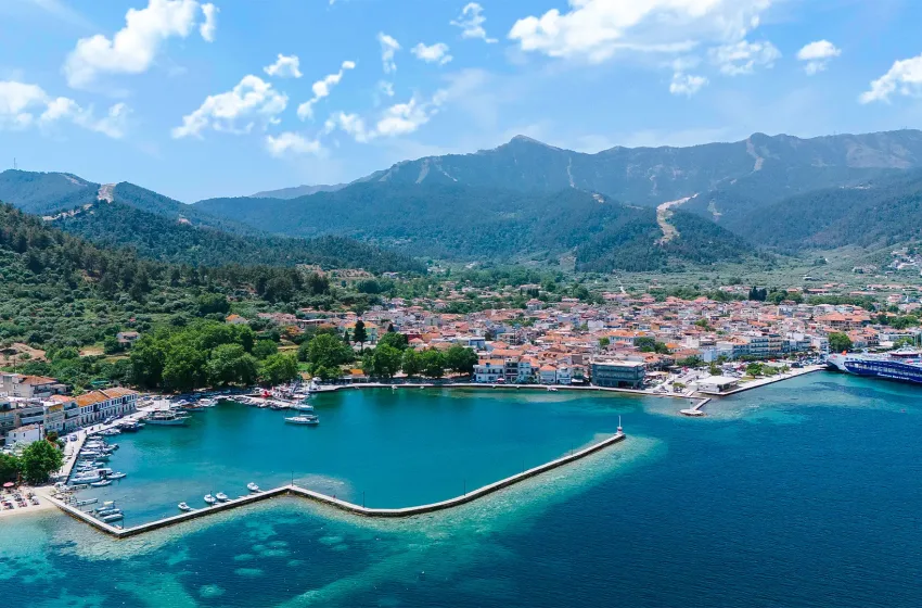  Ναυτικό ατύχημα στη Θάσο- Συγκρούστηκαν δύο πλοία στο λιμάνι