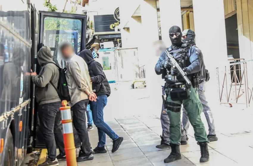  Τιθορέα: Σοκάρουν οι λεπτομέρειες της ληστείας-Στιγμές τρόμου για τον Διευθυντή, τον απείλησε με όπλο