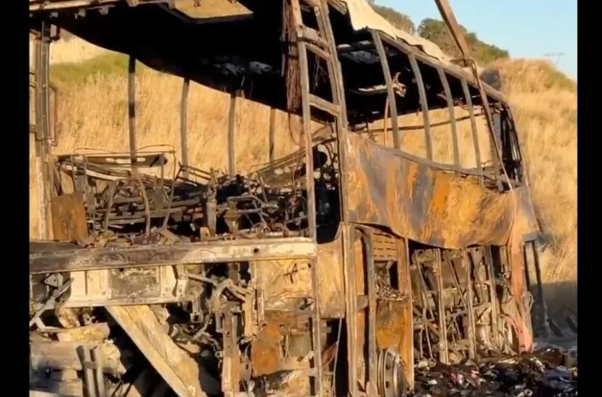  Τραγωδία στην Τουρκία: Λεωφορείο στις φλόγες – Οκτώ νεκροί, ανάμεσά τους βρέφος