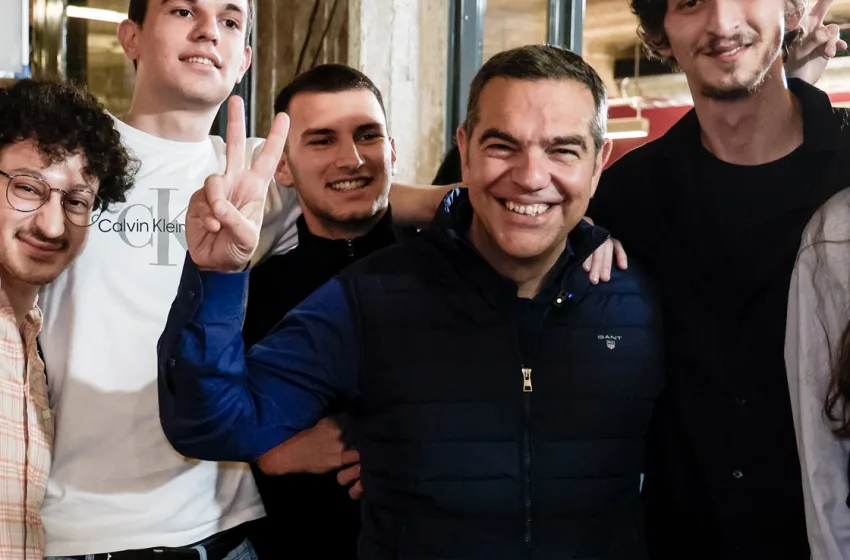  Τσίπρας: Το παρασκήνιο λίγο πριν το Θησείο – Τα χρώματα του νέου κόμματος