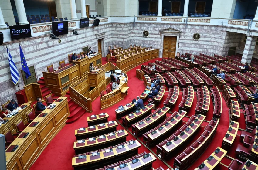  ΕΥΠ και Υποκλοπές ανεβάζουν το θερμόμετρο στη Βουλή-Σφοδρές αντιδράσεις για τη διάταξη που νομιμοποιεί τους αποσπασθέντες