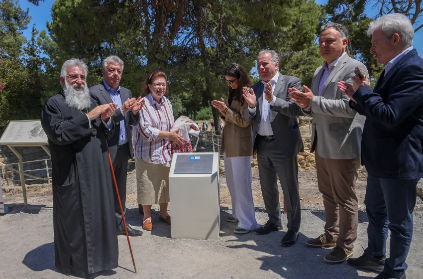  Ιστορική στιγμή στην Κνωσό παρουσία της Λίνας Μενδώνη – Επίσημα στην UNESCO τα Μινωϊκά Ανάκτορα