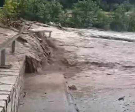  Ηλεία: Υπερχείλιση του Πηνειού στον Ερύμανθο (vid)