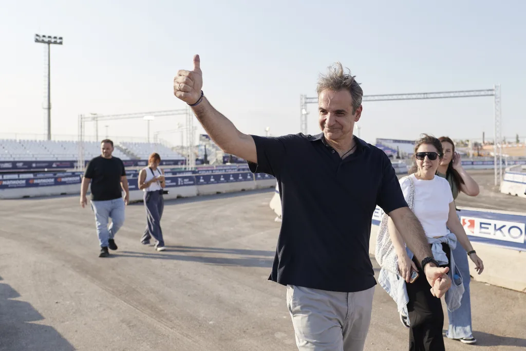 Ο Μητσοτάκης οδήγησε αγωνιστικό στην διαδρομή του ΕΚΟ Ράλλυ Ακρόπολις- "Τα γκάζια είναι για τις πίστες" 10 26 06 24 0027 DPN2467
