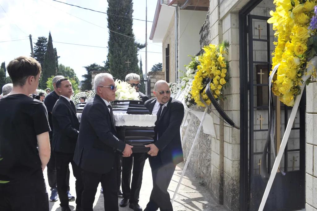 Μάριος Οικονόμου: Συγκίνηση στην κηδεία του 33χρονου ποδοσφαιριστή 11 5209880