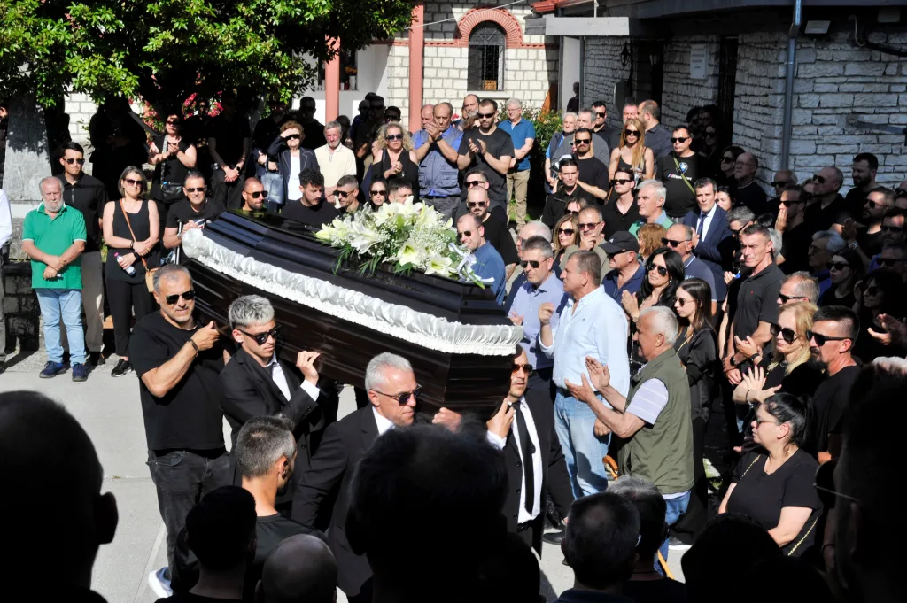 Μάριος Οικονόμου: Συγκίνηση στην κηδεία του 33χρονου ποδοσφαιριστή 13 5209917