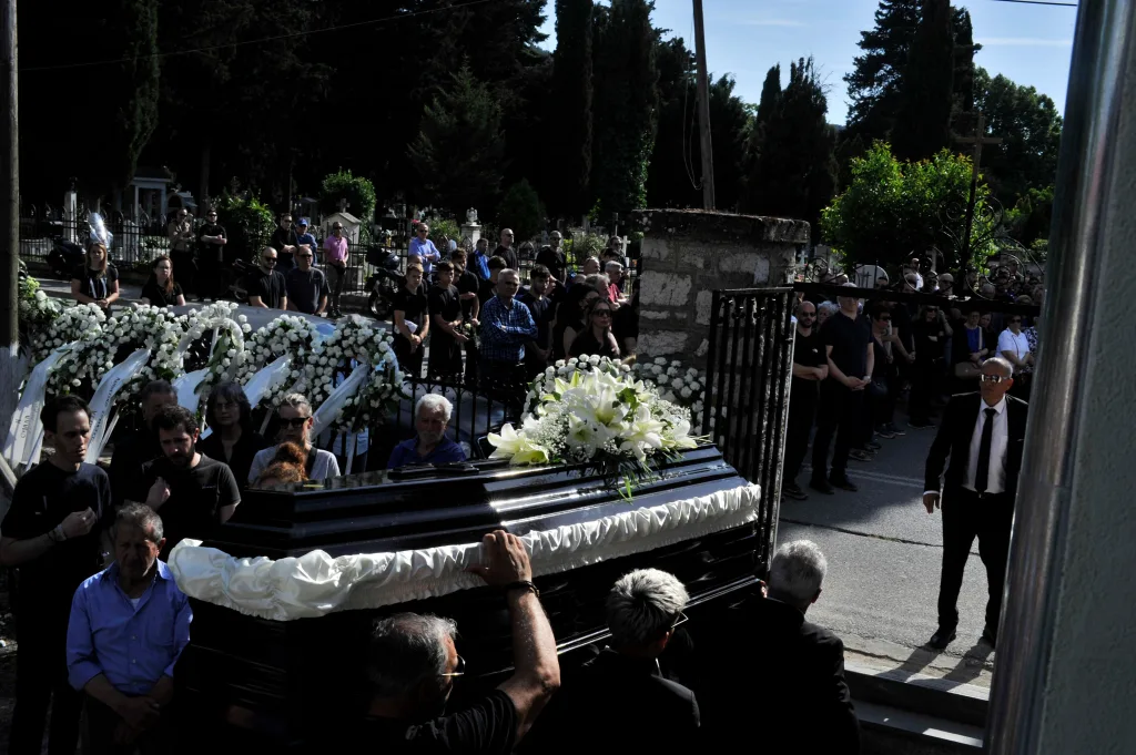 Μάριος Οικονόμου: Συγκίνηση στην κηδεία του 33χρονου ποδοσφαιριστή 15 5209922