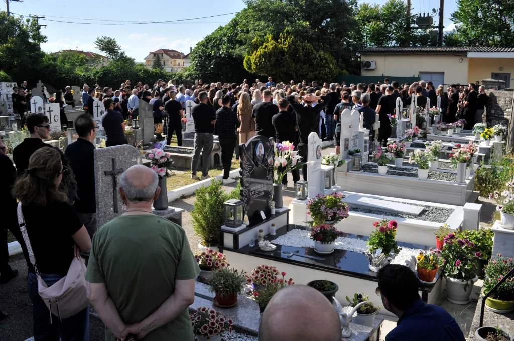 Μάριος Οικονόμου: Συγκίνηση στην κηδεία του 33χρονου ποδοσφαιριστή 14 5209926
