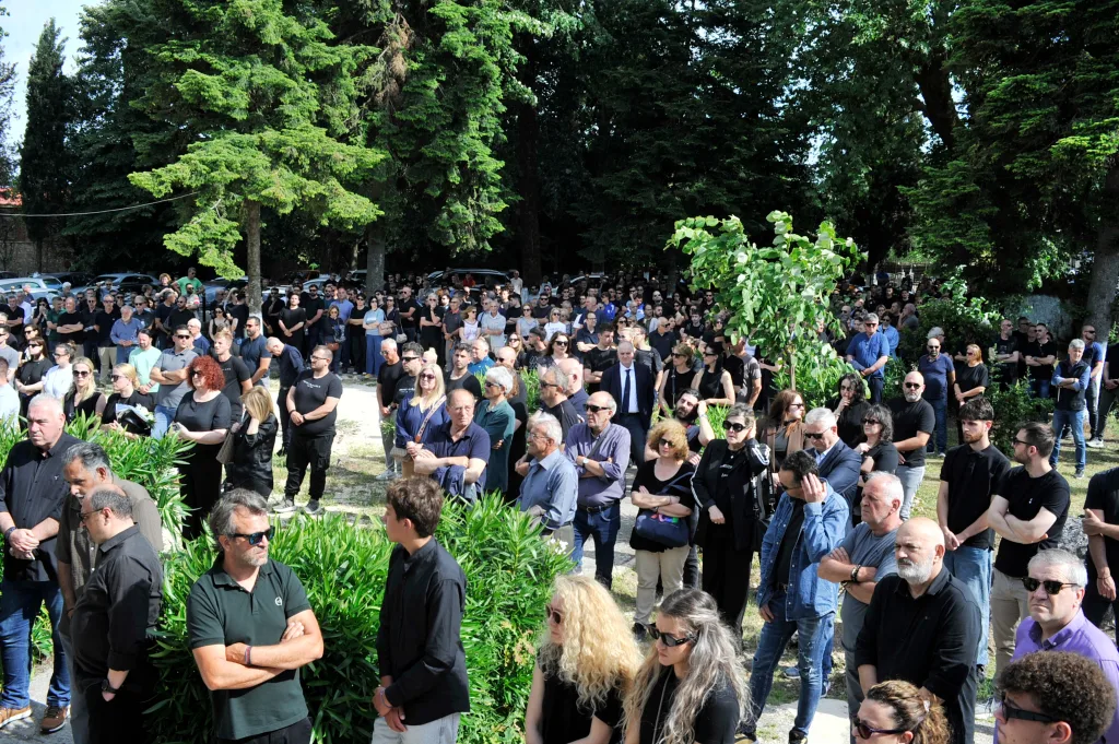 Μάριος Οικονόμου: Συγκίνηση στην κηδεία του 33χρονου ποδοσφαιριστή 17 5209939