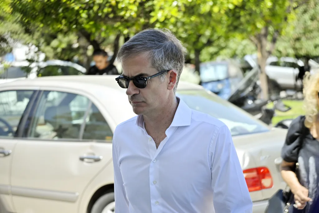 Συγκίνηση στο τελευταίο αντίο του εμβληματικού Ανδρέα Μαζαράκη- Πλήθος πολιτικών και δημοσιογράφων (εικόνες) 36 5229073
