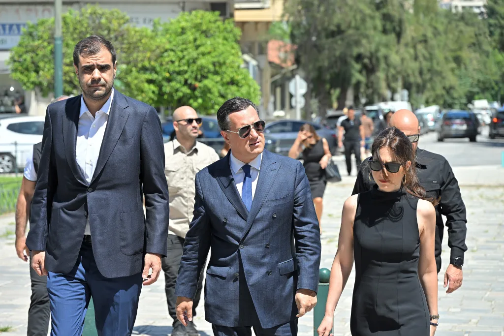 Συγκίνηση στο τελευταίο αντίο του εμβληματικού Ανδρέα Μαζαράκη- Πλήθος πολιτικών και δημοσιογράφων (εικόνες) 39 5229108