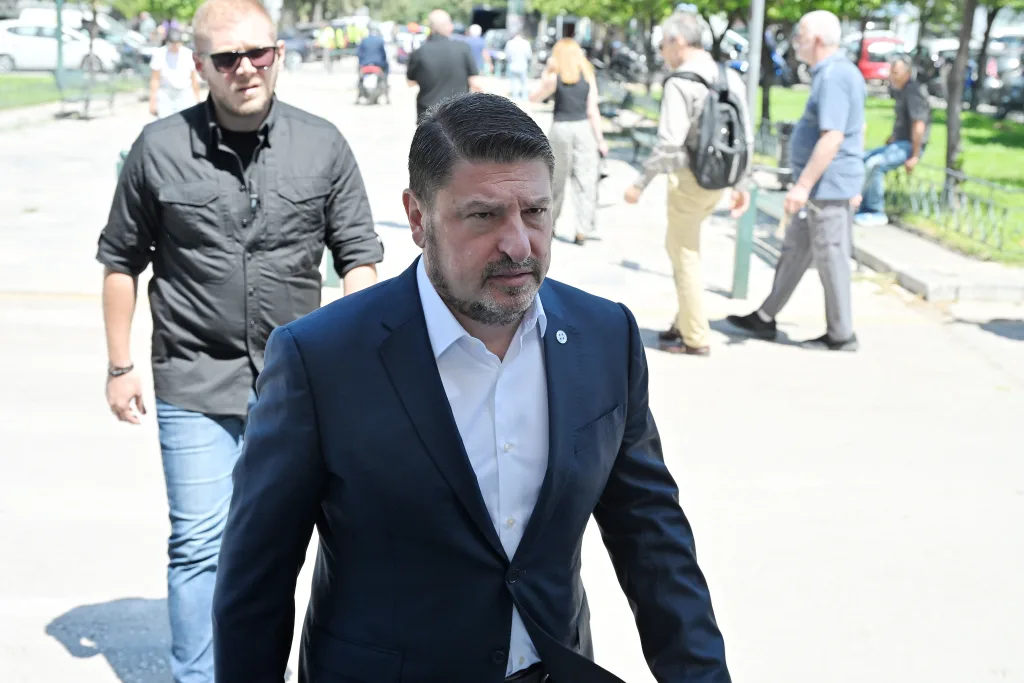 Συγκίνηση στο τελευταίο αντίο του εμβληματικού Ανδρέα Μαζαράκη- Πλήθος πολιτικών και δημοσιογράφων (εικόνες) 31 5229112