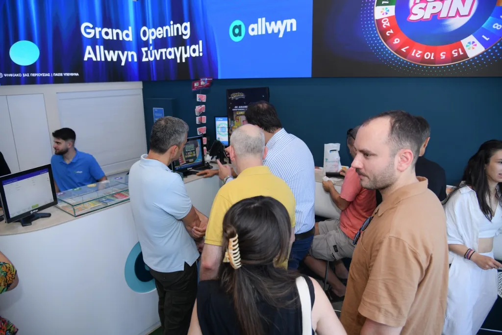 Εκατοντάδες επισκέπτες στο ολοήμερο party της Allwyn στα εγκαίνια του νέου καταστήματος στο Σύνταγμα 13 6 38