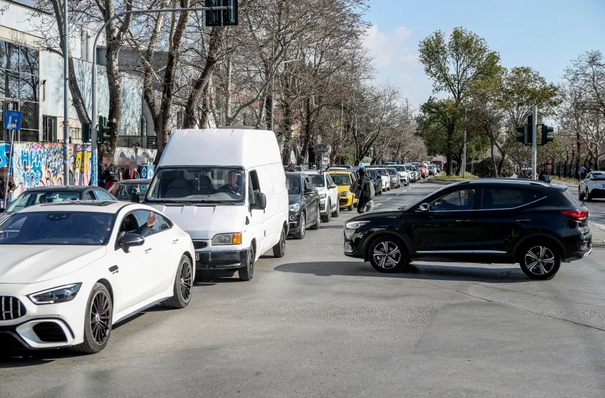  Αλλάζουν τα φορολογικά κίνητρα για τα ΙΧ: Στο στόχαστρο τα ακριβά υβριδικά, μπόνους στα ηλεκτρικά