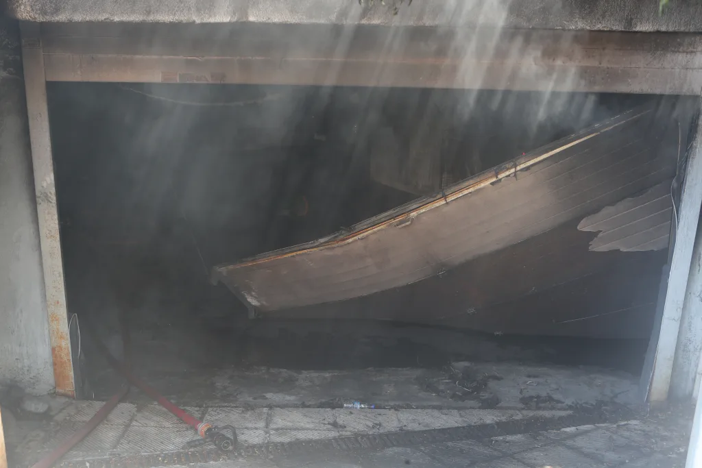 Φωτιά σε υπόγειο γκαράζ στην Αγία Παρασκευή- Κάηκαν αυτοκίνητα (εικόνες) 5 6992542