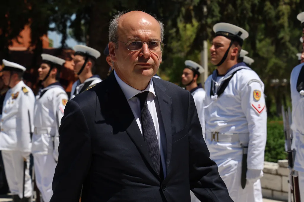 Ο πολιτικός κόσμος αποχαιρέτησε τον Γιώργο Σουφλιά:Κρατούσε αναμμένο το φως όταν οι συνθήκες σκοτείνιαζαν 12 6993364