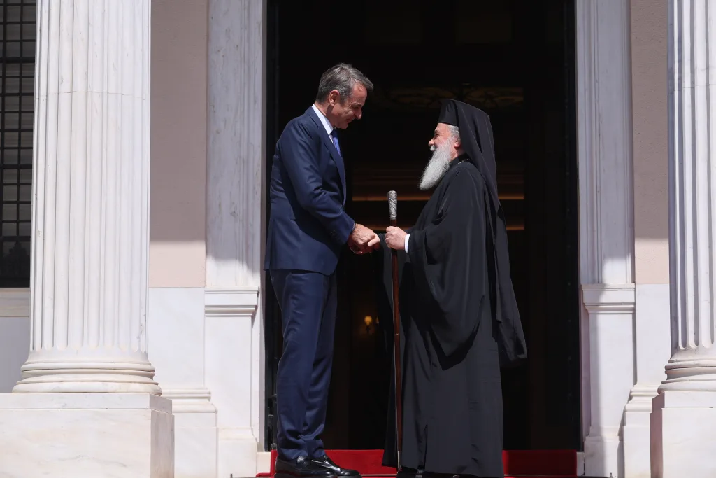 Πατριάρχης Ιεροσολύμων σε Μητσοτάκη: Ο Τραμπ θέλει να επισκεφθεί την Ελλάδα 8 6993590