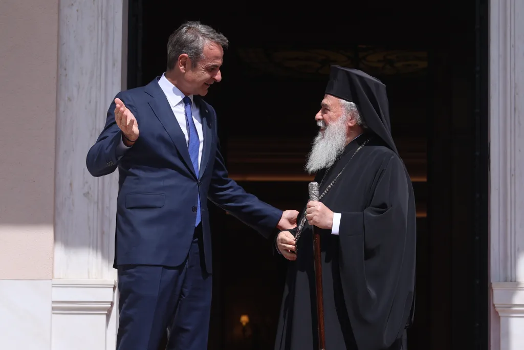 Πατριάρχης Ιεροσολύμων σε Μητσοτάκη: Ο Τραμπ θέλει να επισκεφθεί την Ελλάδα 5 6993591