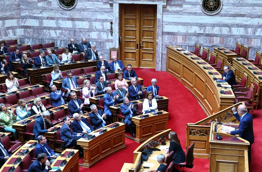  Βουλή: Την Παρασκευή η πρώτη συνεδρίαση της Επιτροπής Αναθεώρησης Συντάγματος- “Πυρά” Φλωρίδη κατά ΠΑΣΟΚ-ΣΥΡΙΖΑ