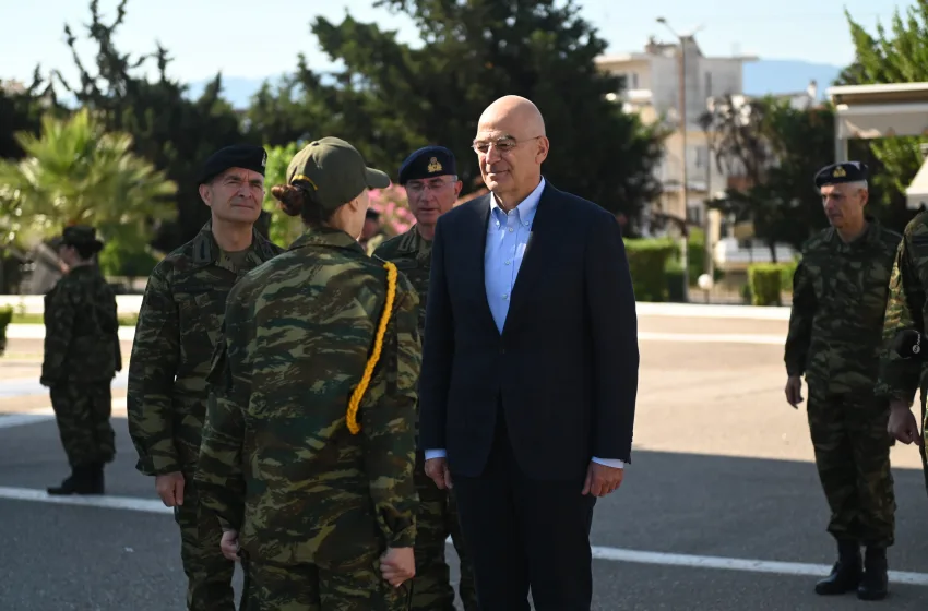 Δένδιας: Το μήνυμά του στις γυναίκες εθελόντριες του Ελληνικού Στρατού