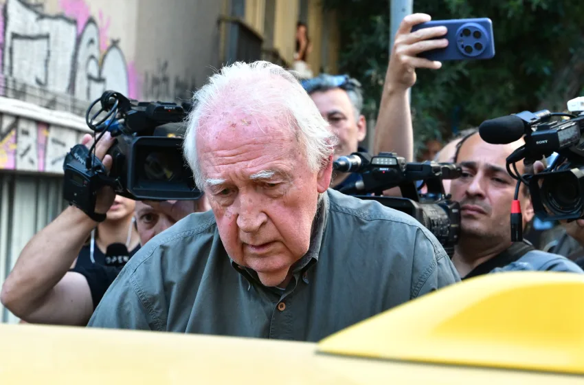  Με ταξί και αστυνομική συνοδεία επέστρεψε ο Γιωτόπουλος στις φυλακές Κορυδαλλού (εικόνες)