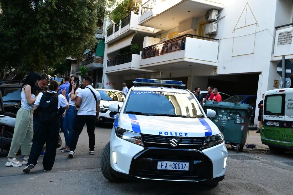 Με ταξί και αστυνομική συνοδεία επέστρεψε ο Γιωτόπουλος στις φυλακές Κορυδαλλού (εικόνες) 11 7002425