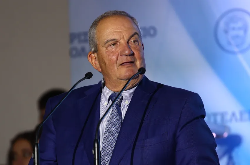  Μήνυμα Καραμανλή στους νέους: Το νου σας σε όσους είναι υπερβολικά ερωτευμένοι με την εξουσία