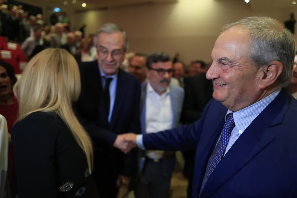 Νέο τετ α τετ Καραμανλή-Σαμαρά σε παρουσίαση βιβλίου (photos) 19 7010471