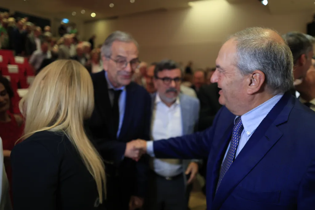 Νέο τετ α τετ Καραμανλή-Σαμαρά σε παρουσίαση βιβλίου (photos) 18 7010473