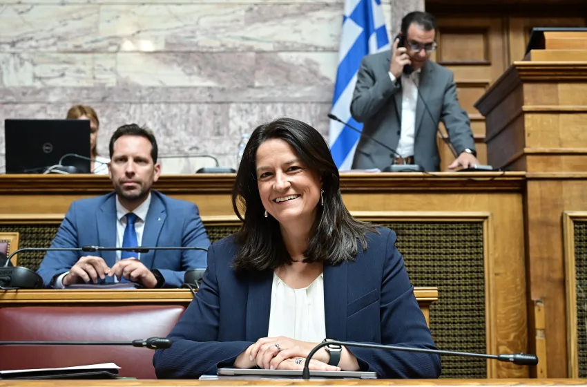  Κεραμέως: Ίση αμοιβή με βάση τη δουλειά και την αξία, όχι το φύλο